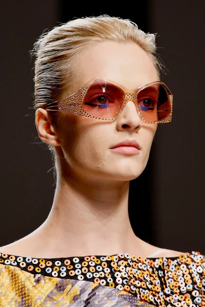 Look 99